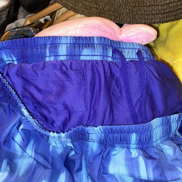 UNDER ARMOUR SHORTS - Picture 3 of 5